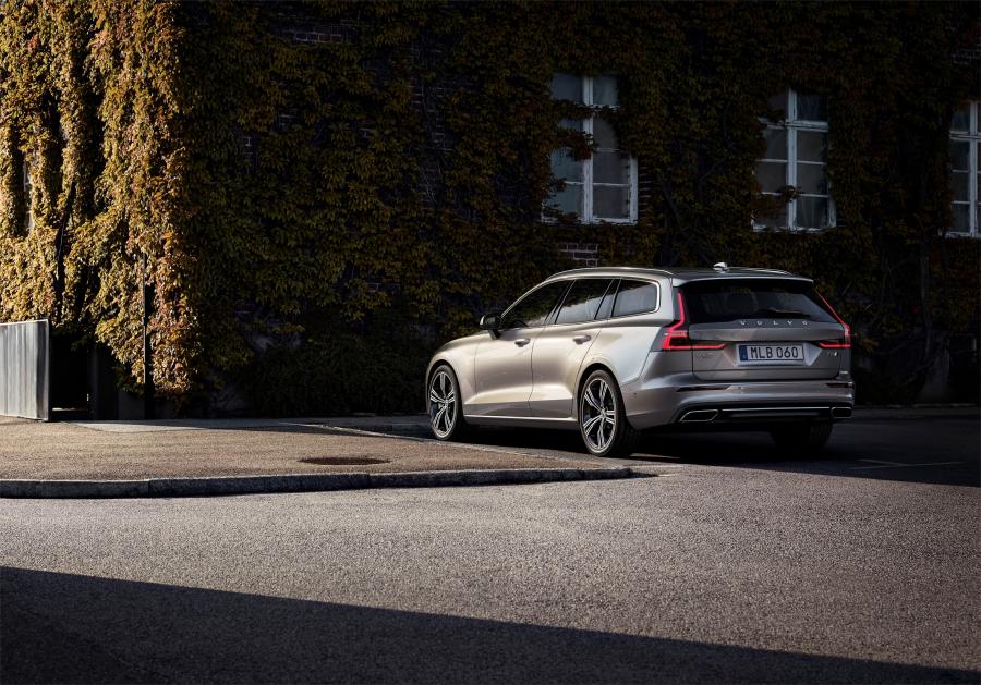  Volvo V60 T6 Inscription 2018 года  (WW) (фото 13 из 53)